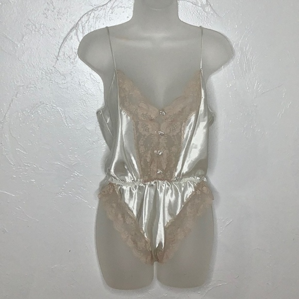 Vintage Victoria’s Secret gold label lace high thighs romper size medium EUC